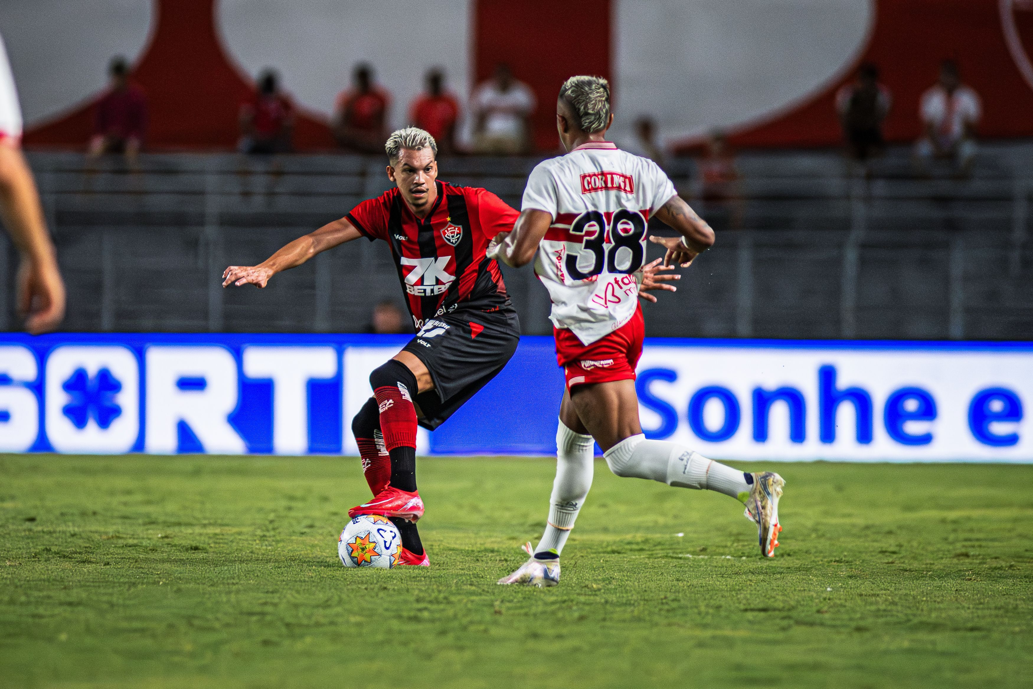 Vitória reage duas vezes e empata com o CRB na estreia da Copa do Nordeste