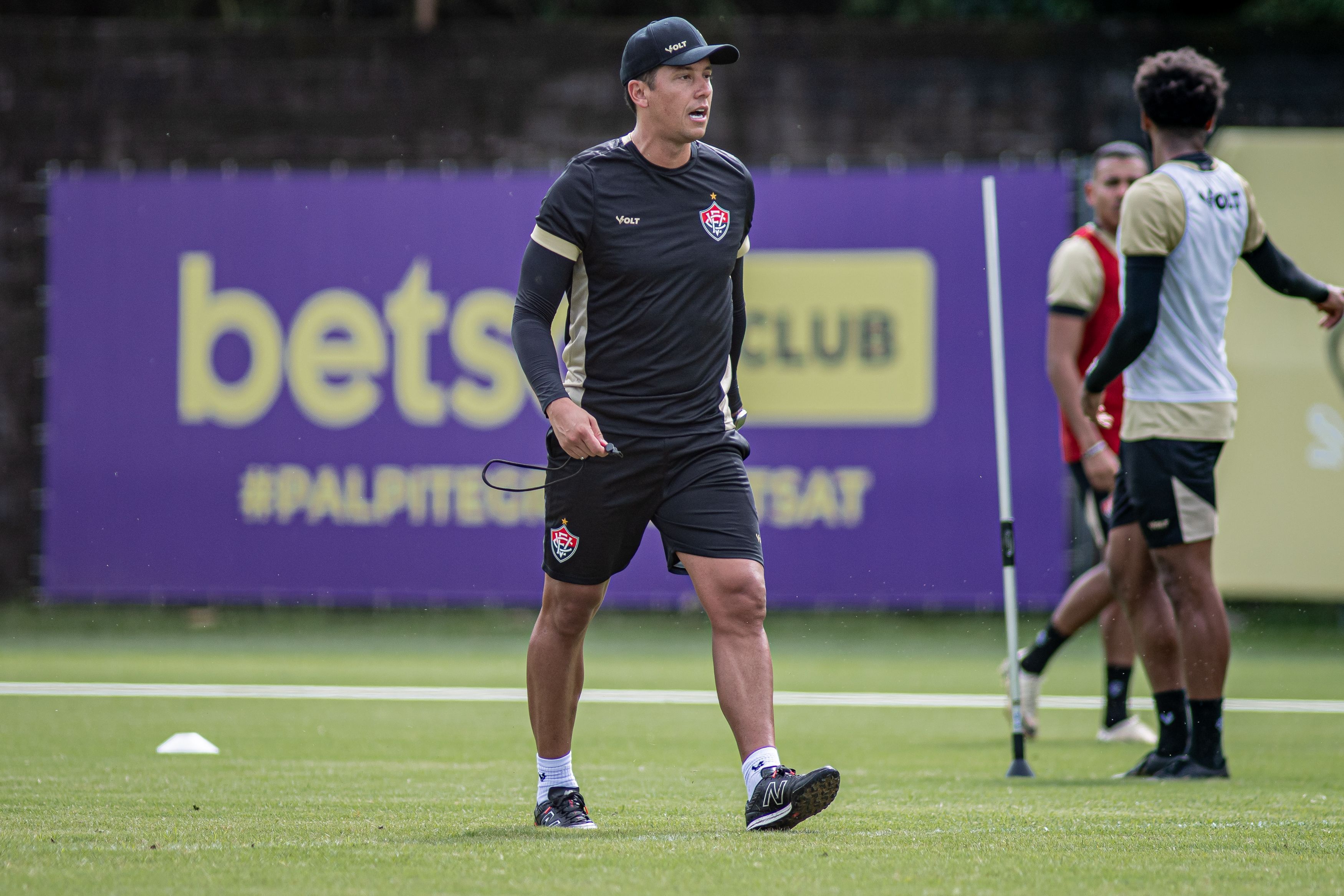 Com DM cheio, Vitória tem dúvidas para jogo contra o Botafogo