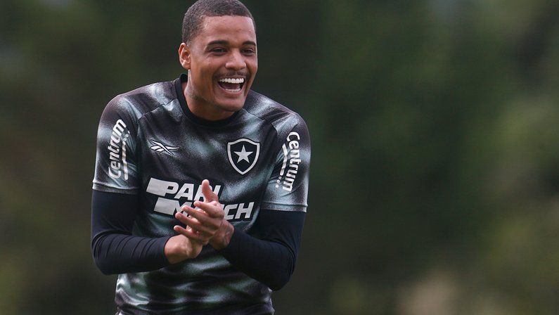 Após deixar o Botafogo, Janderson é anunciado pelo Vitória