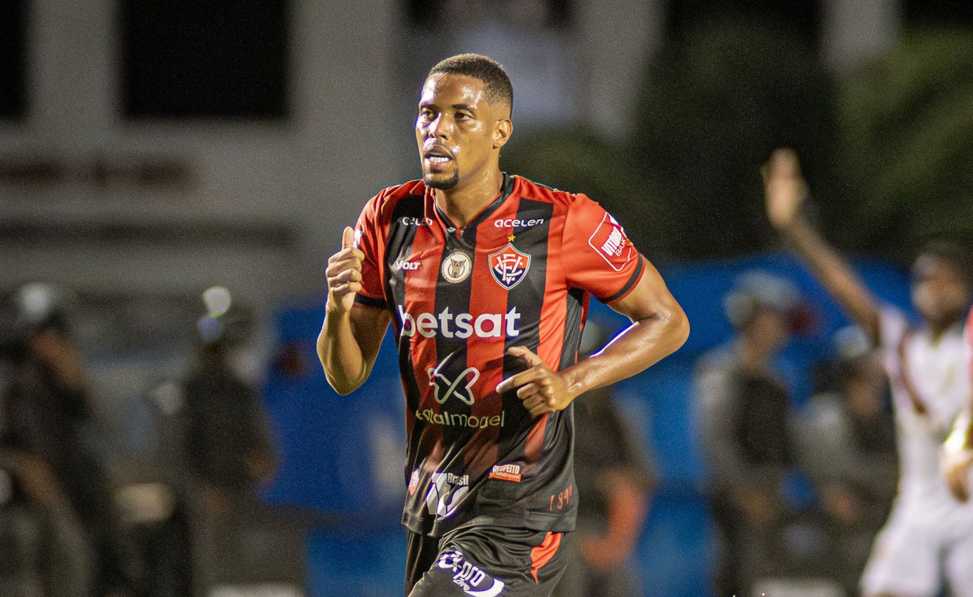 Atacante se despede do Vitória e manda recado emocionado à torcida