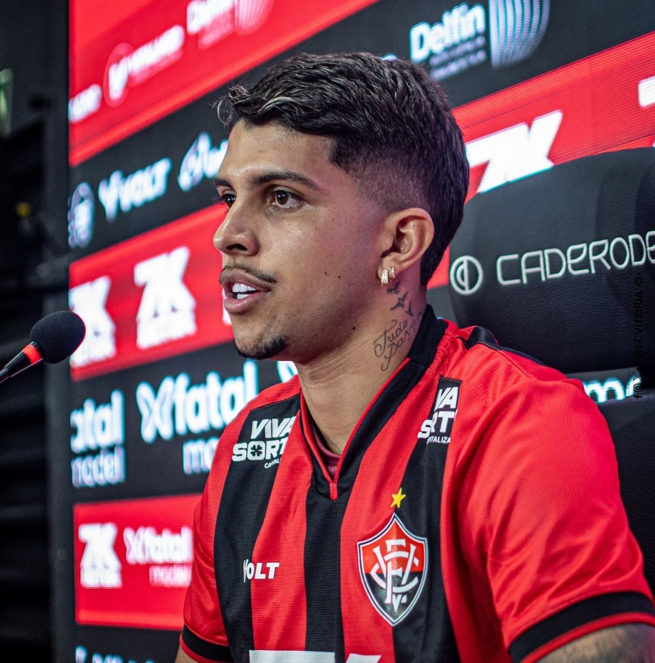 Vitória compra meia emprestado que só entrou em campo uma vez pelo clube