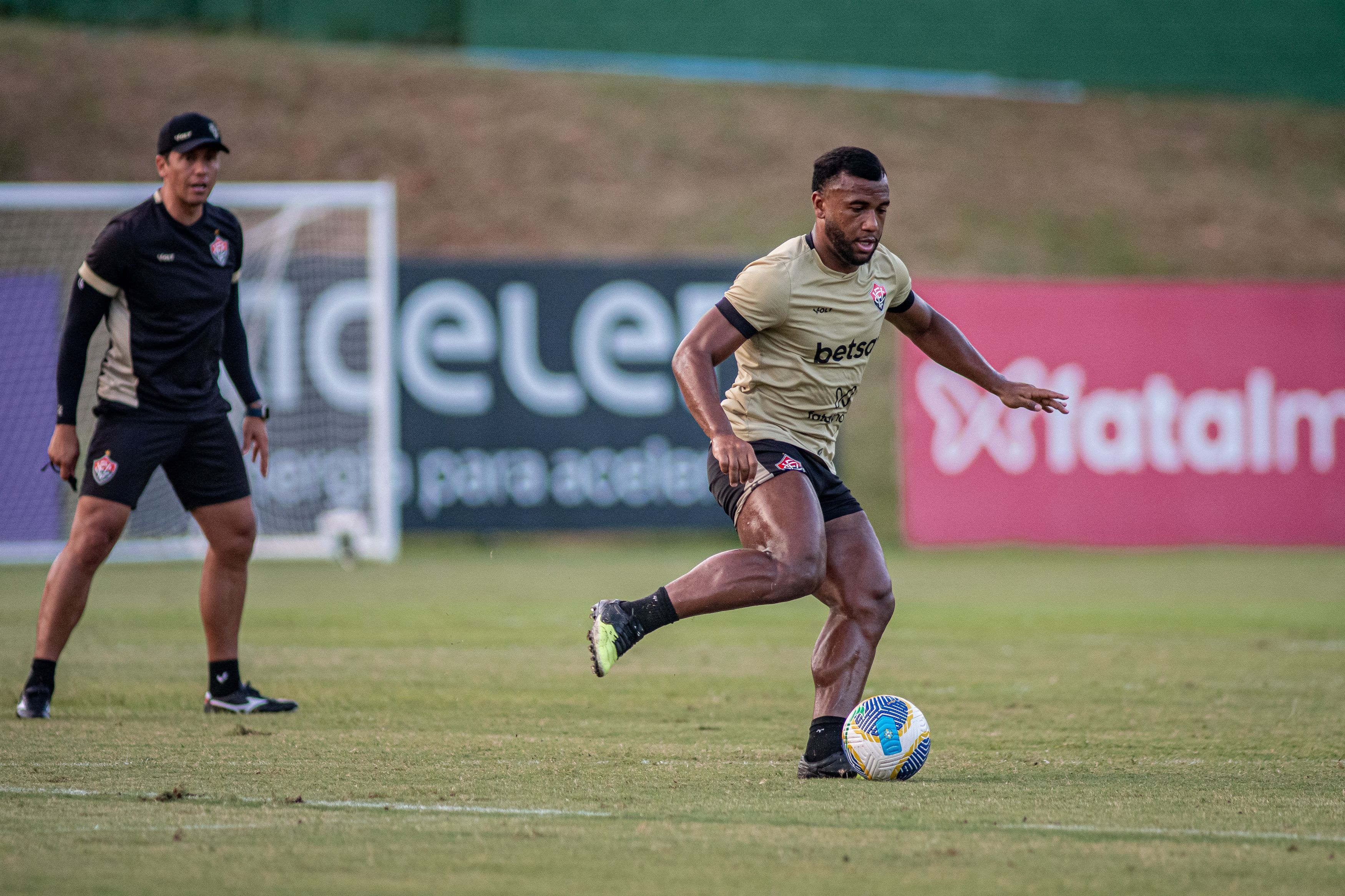 Vitória ganha alívio no DM e deve ter retornos contra o Cuiabá