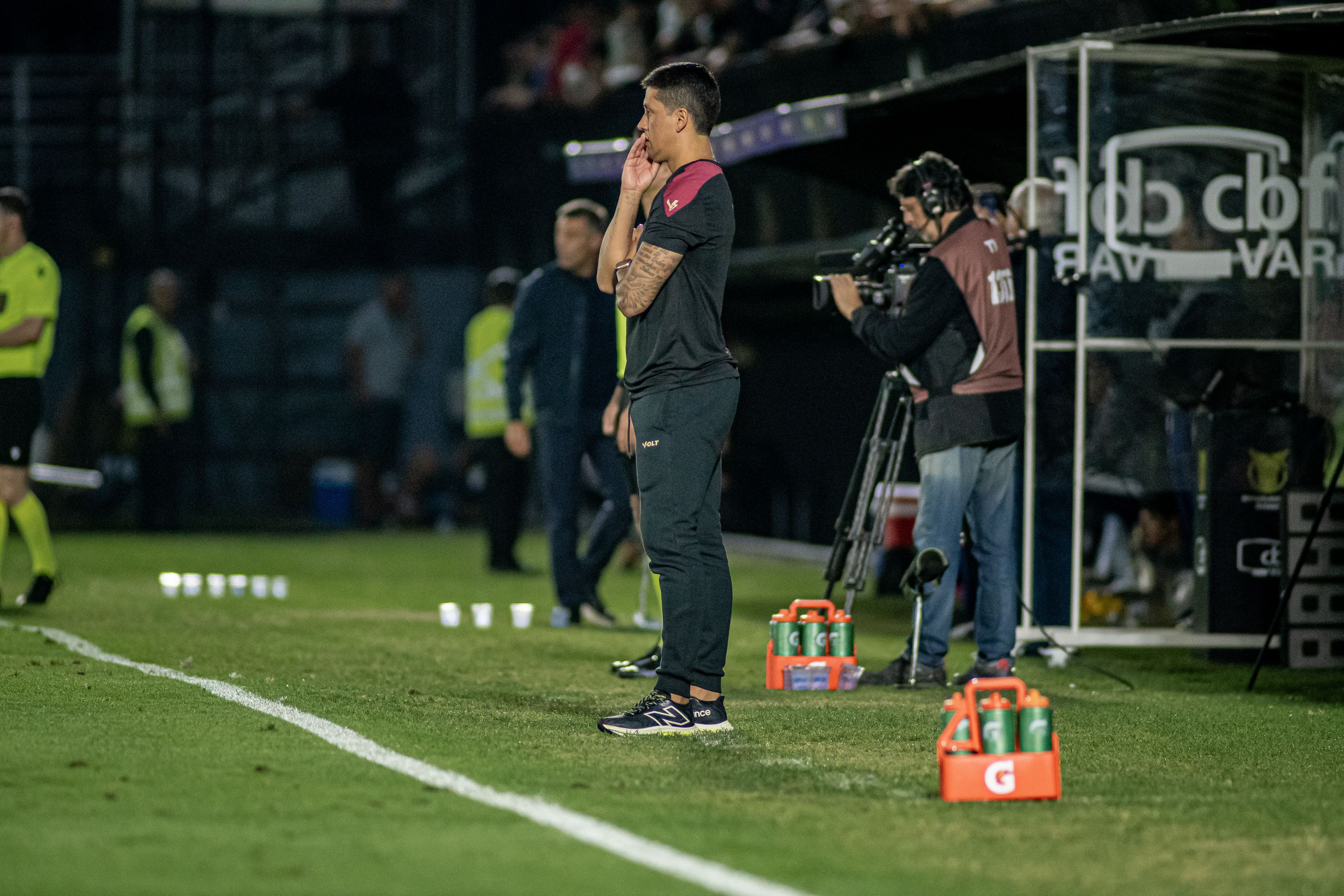 Carpini terá problemas para montar Vitória contra o Fluminense; entenda