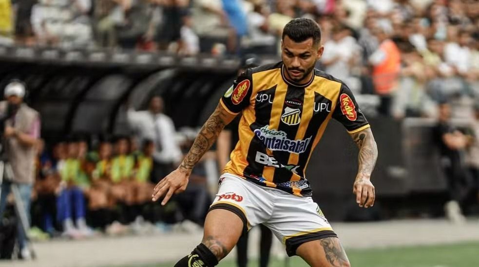 Vitória anuncia contratação de lateral ex-Bahia