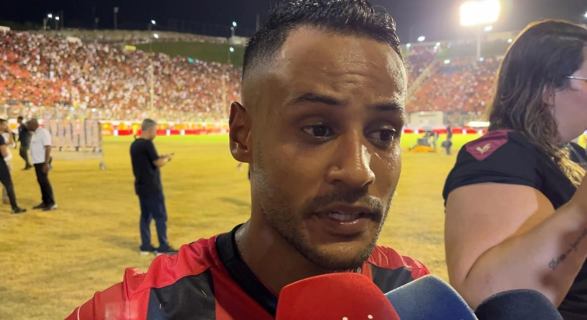 Vitória liga 'sinal de alerta' após empate contra o Bahia, diz atacante