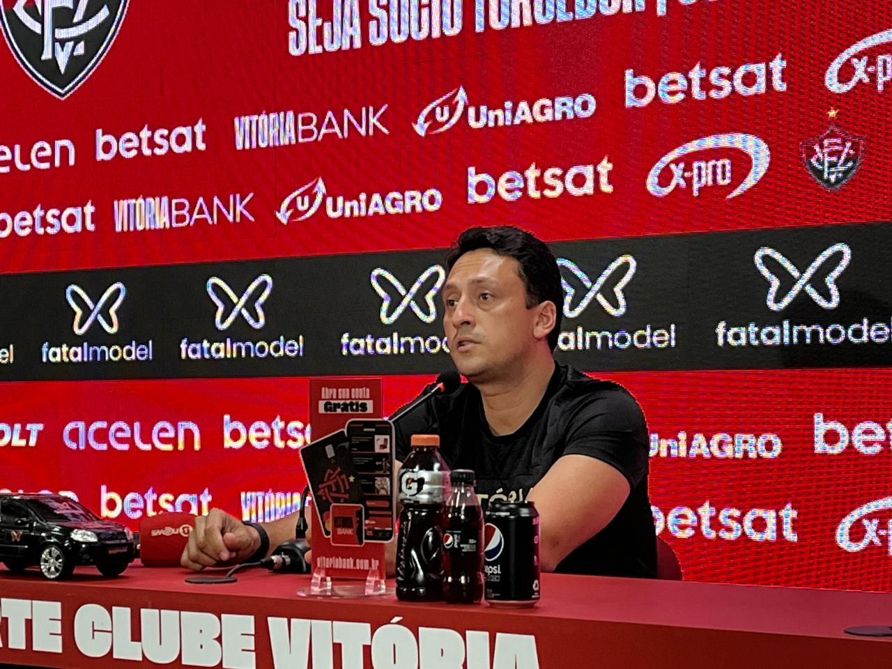 Diretor do Vitória se pronuncia sobre saída de Luan; confira