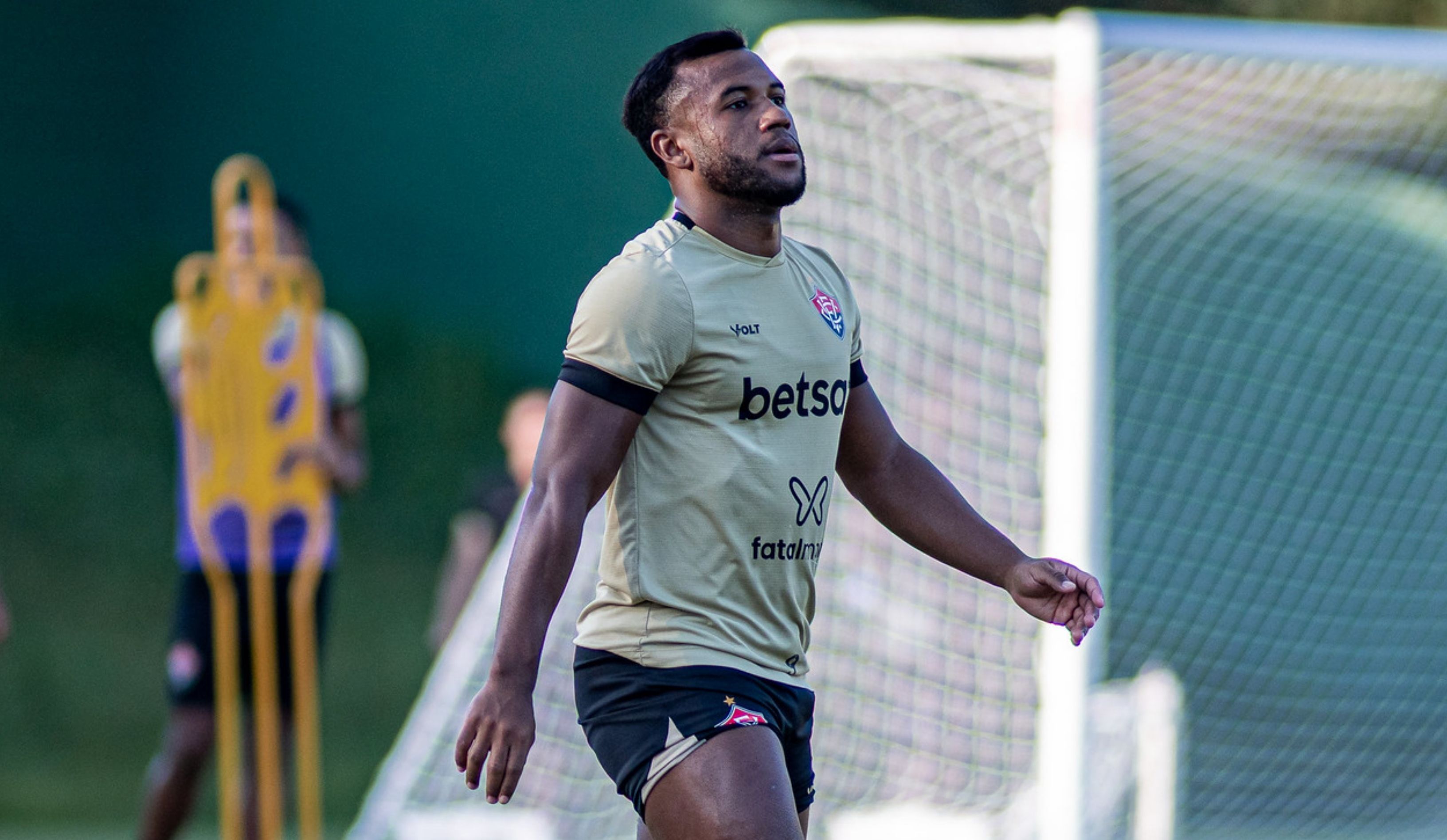 Entenda por que volante do Vitória não pode jogar contra o São Paulo pelo Brasileiro