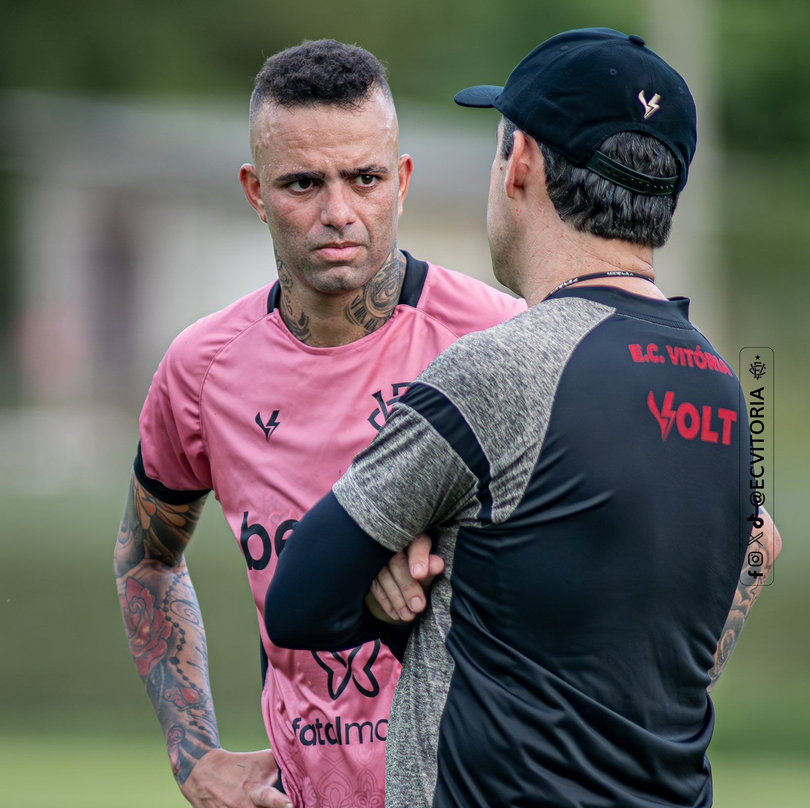 Técnico do Vitória revela quando Luan, ex-Grêmio e Corinthians, deve estrear