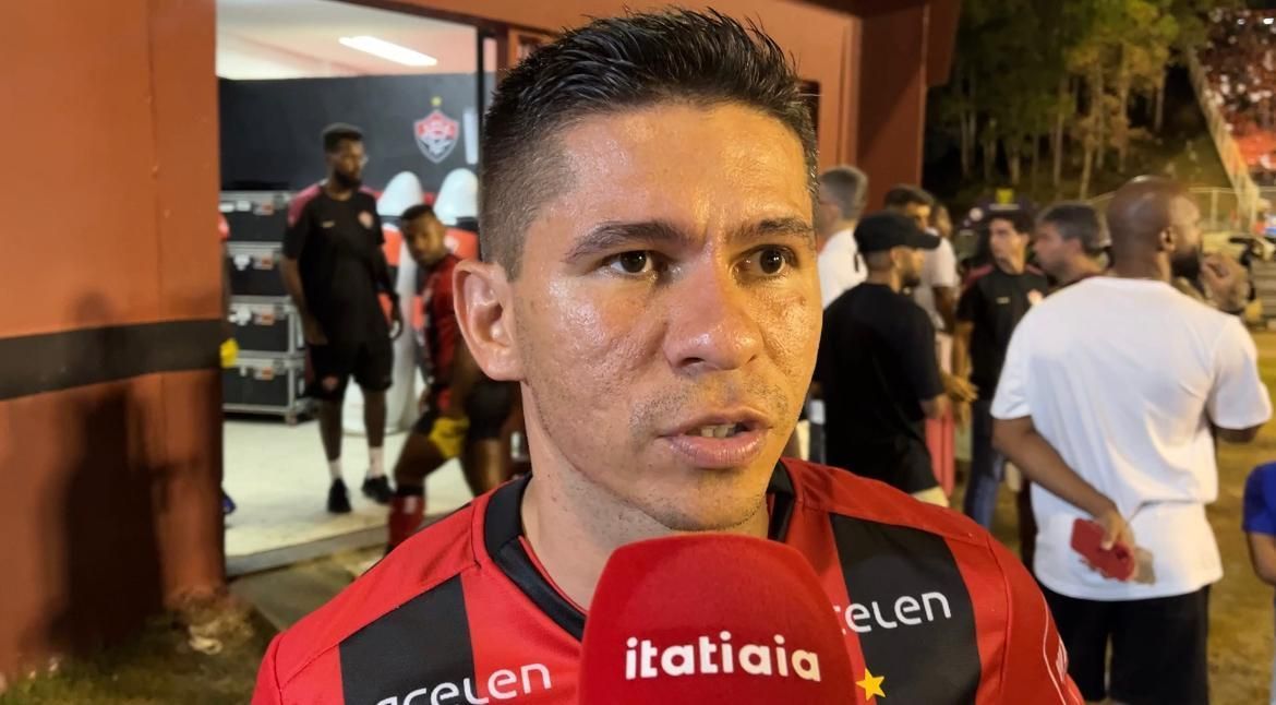 Osvaldo diz que Vitória jogou 'de igual para igual' com o Palmeiras