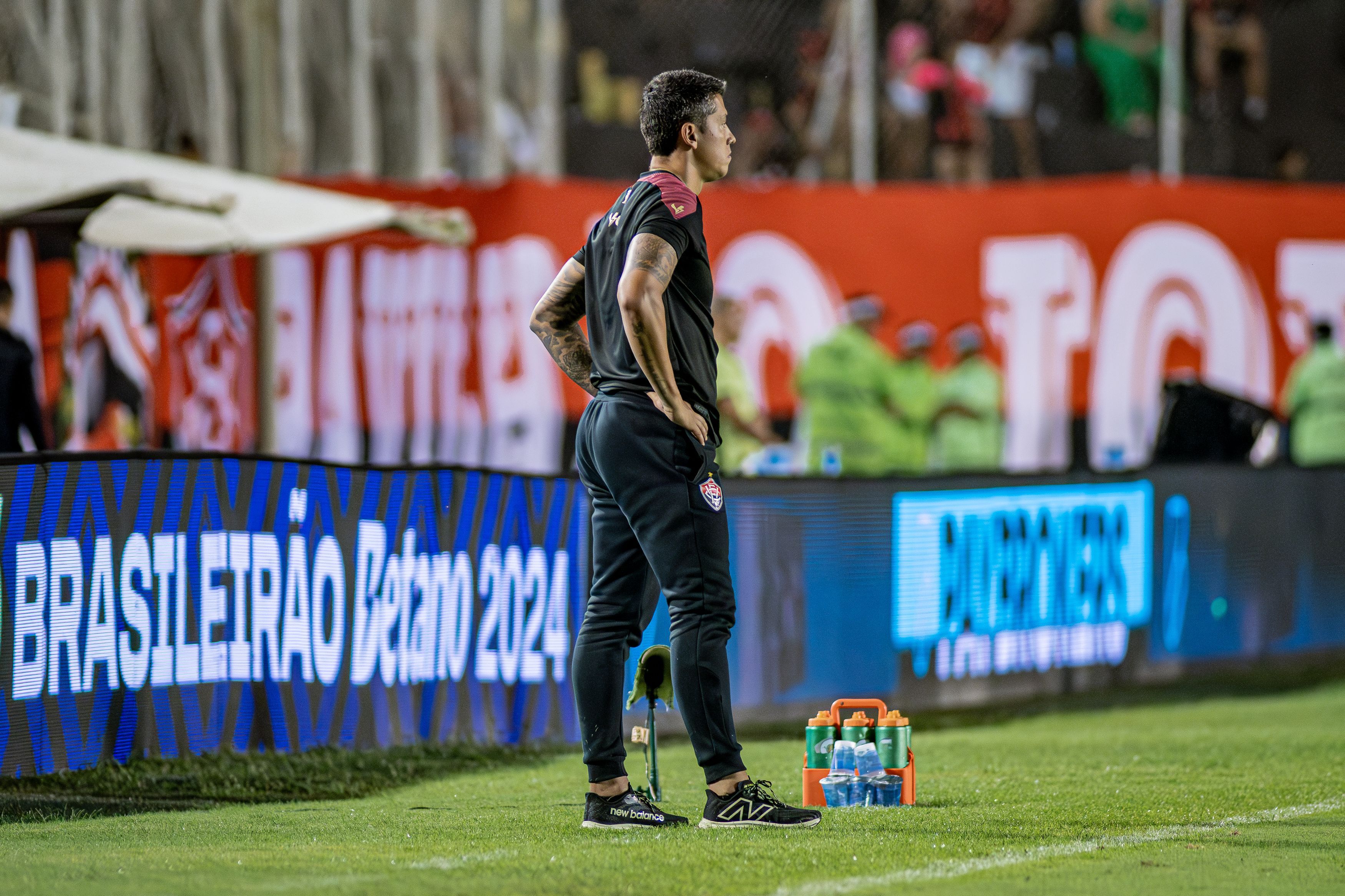 Thiago Carpini reage ao empate do Vitória e mira permanência na Série A
