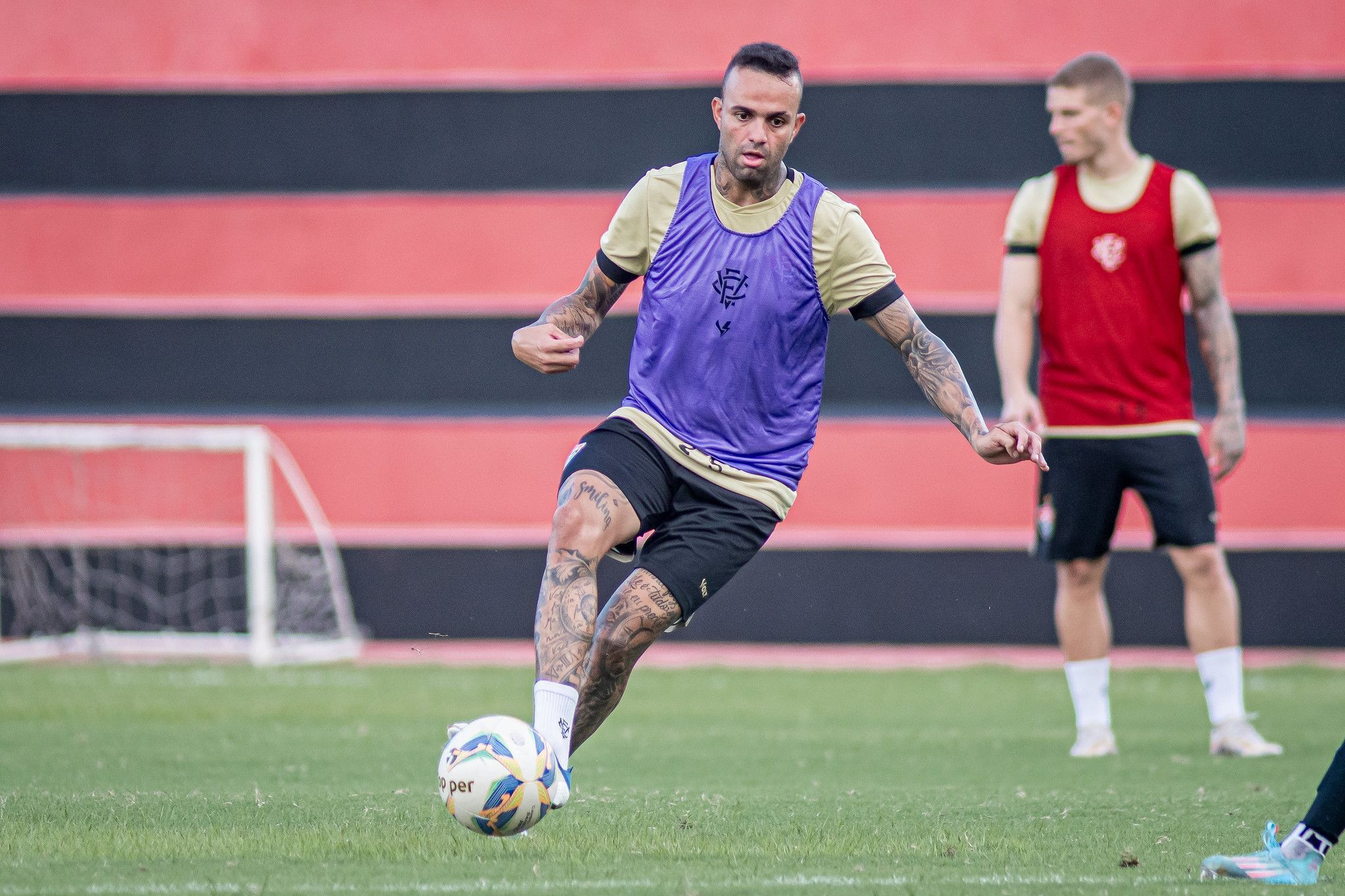 Sem espaço, Luan rescinde contrato com o Vitória; entenda