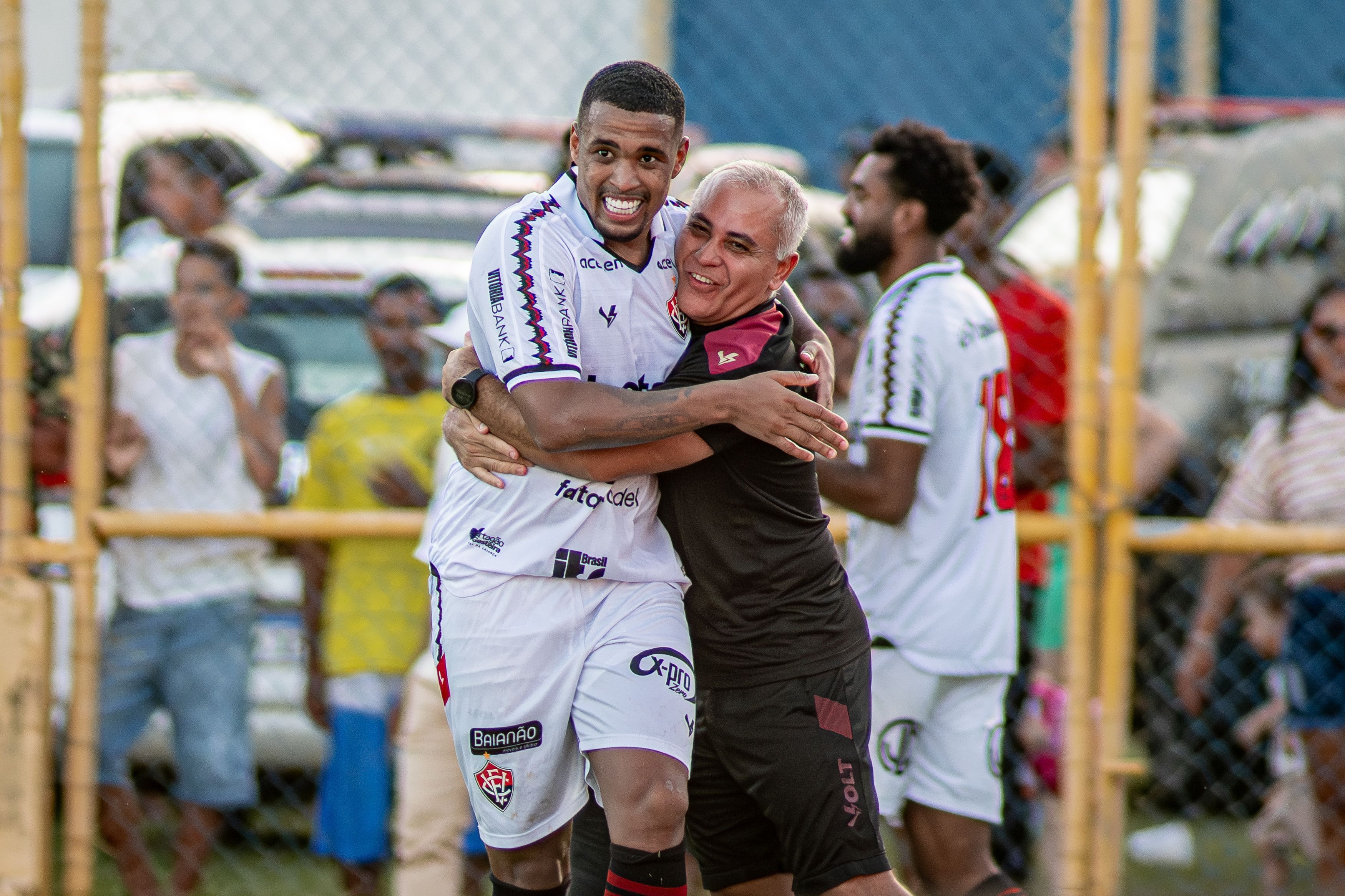 Baianão: eleito 'craque do jogo', ex-Atlético agradece torcida do Vitória