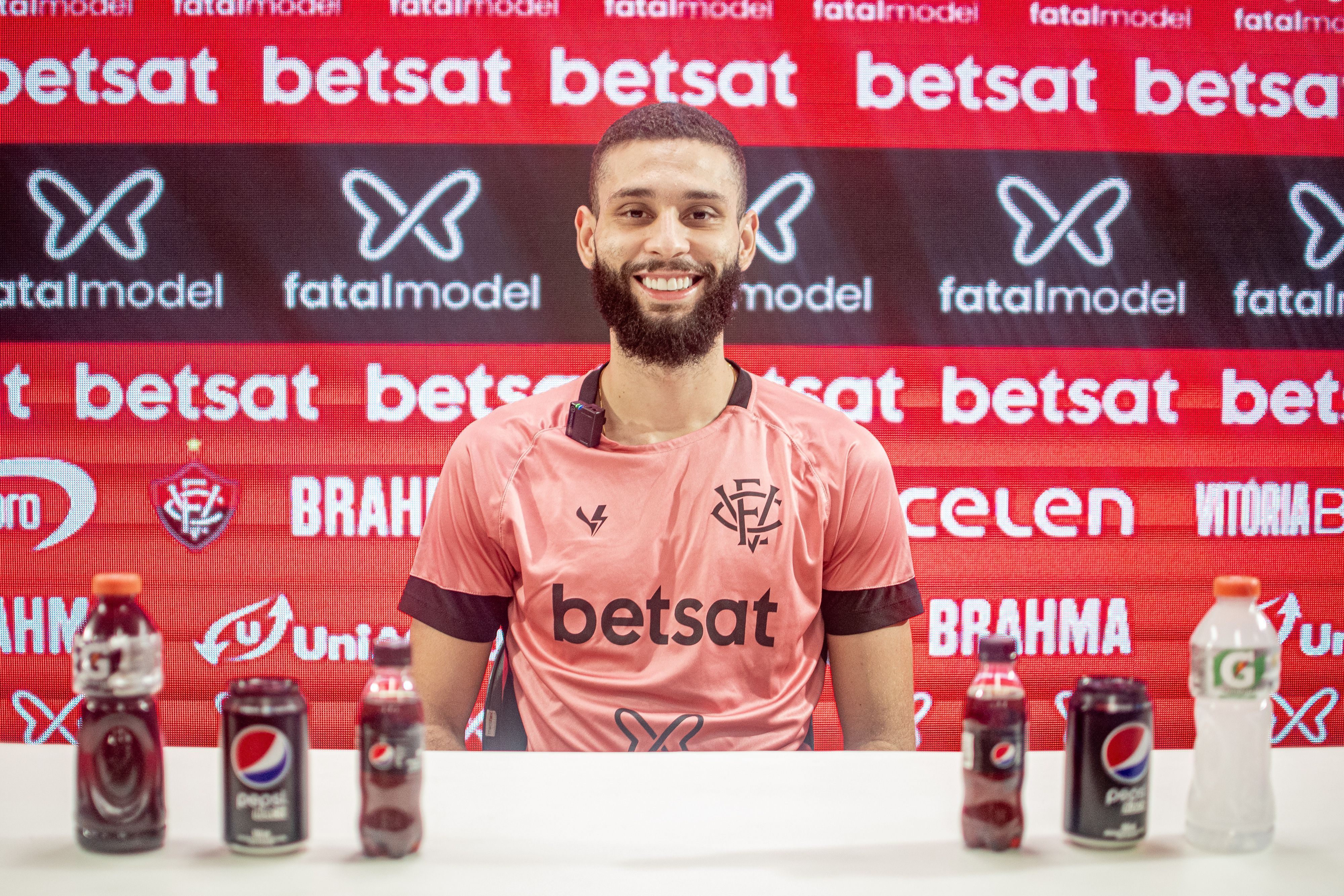 'Não existe favoritismo', diz zagueiro do Vitória antes de clássico contra o Bahia