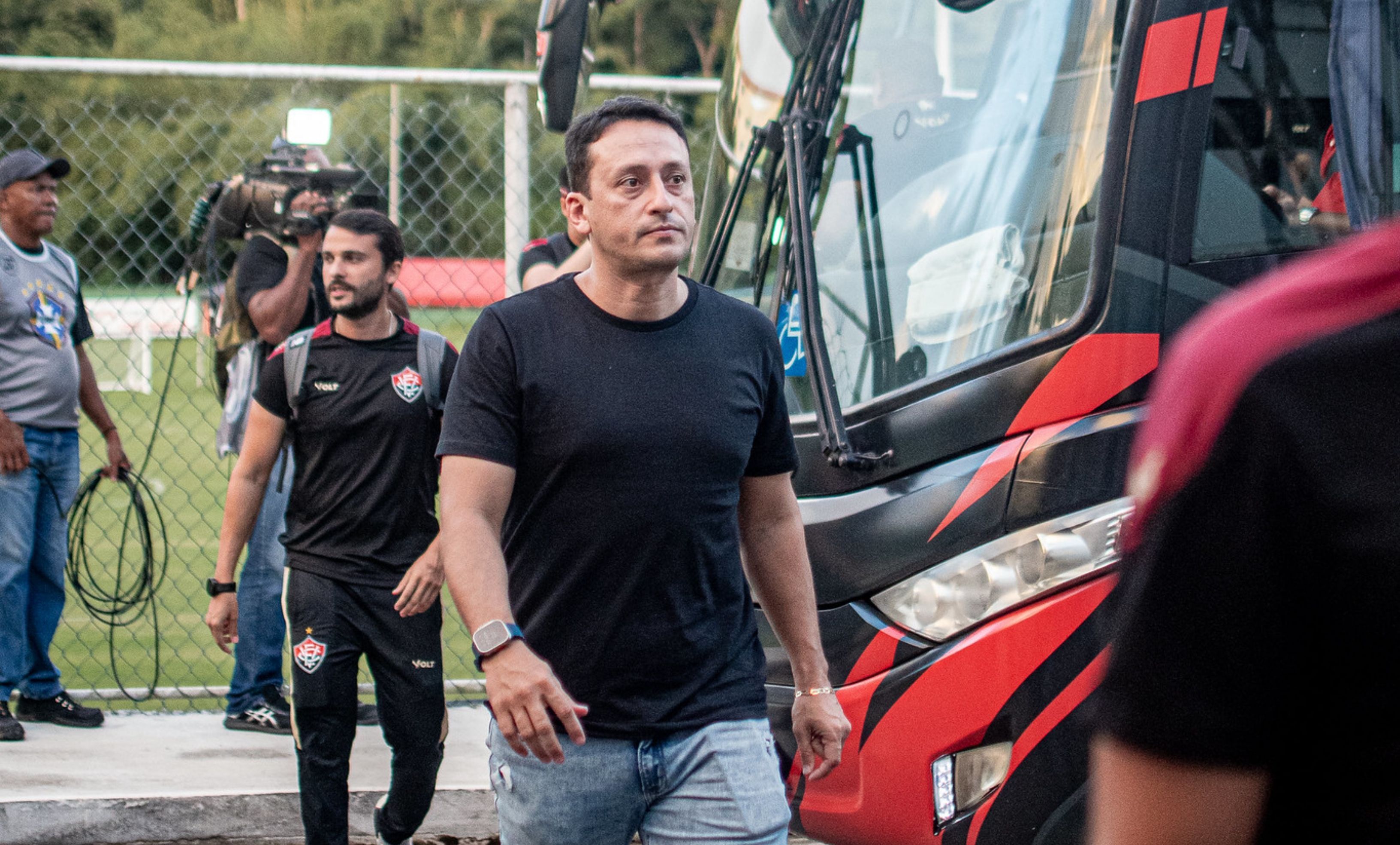 Diretor detalha perfil dos reforços que o Vitória pretende contratar