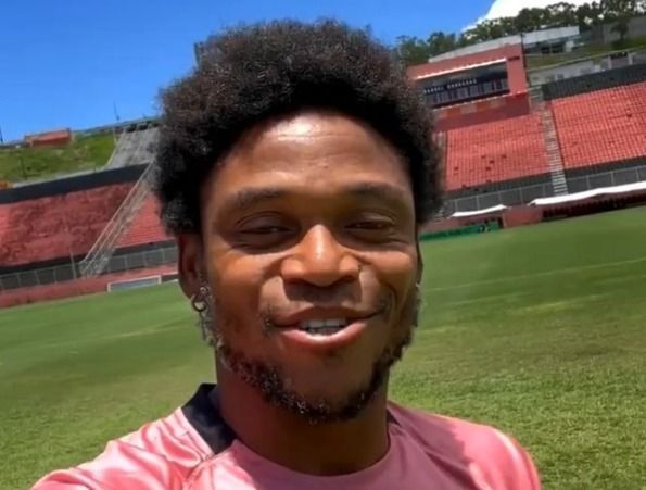 Ex-Inter, Luiz Adriano fala pela primeira vez como atleta do Vitória; veja
