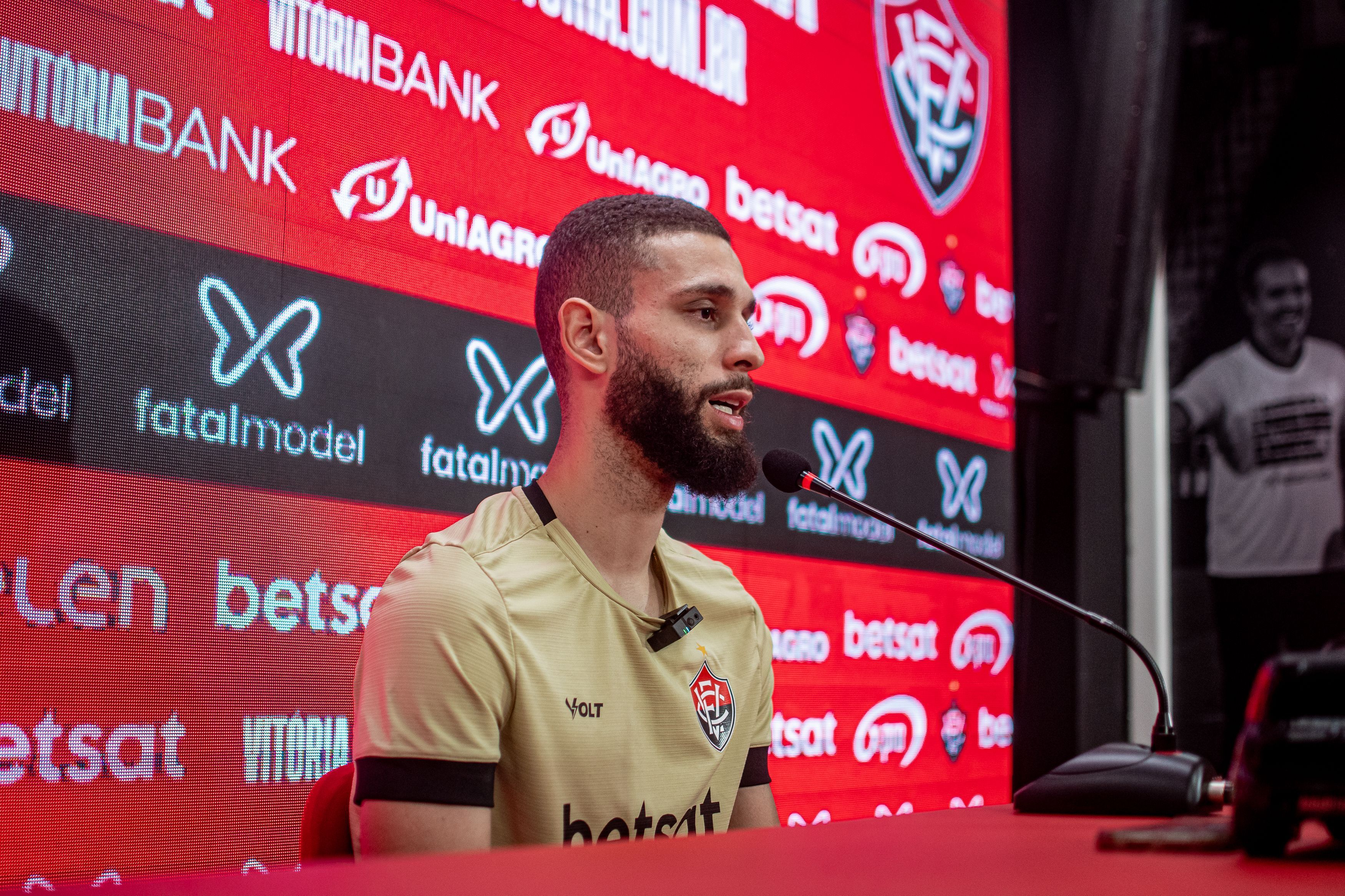 Destaque do Vitória, zagueiro lamenta falta de sequência no Cruzeiro