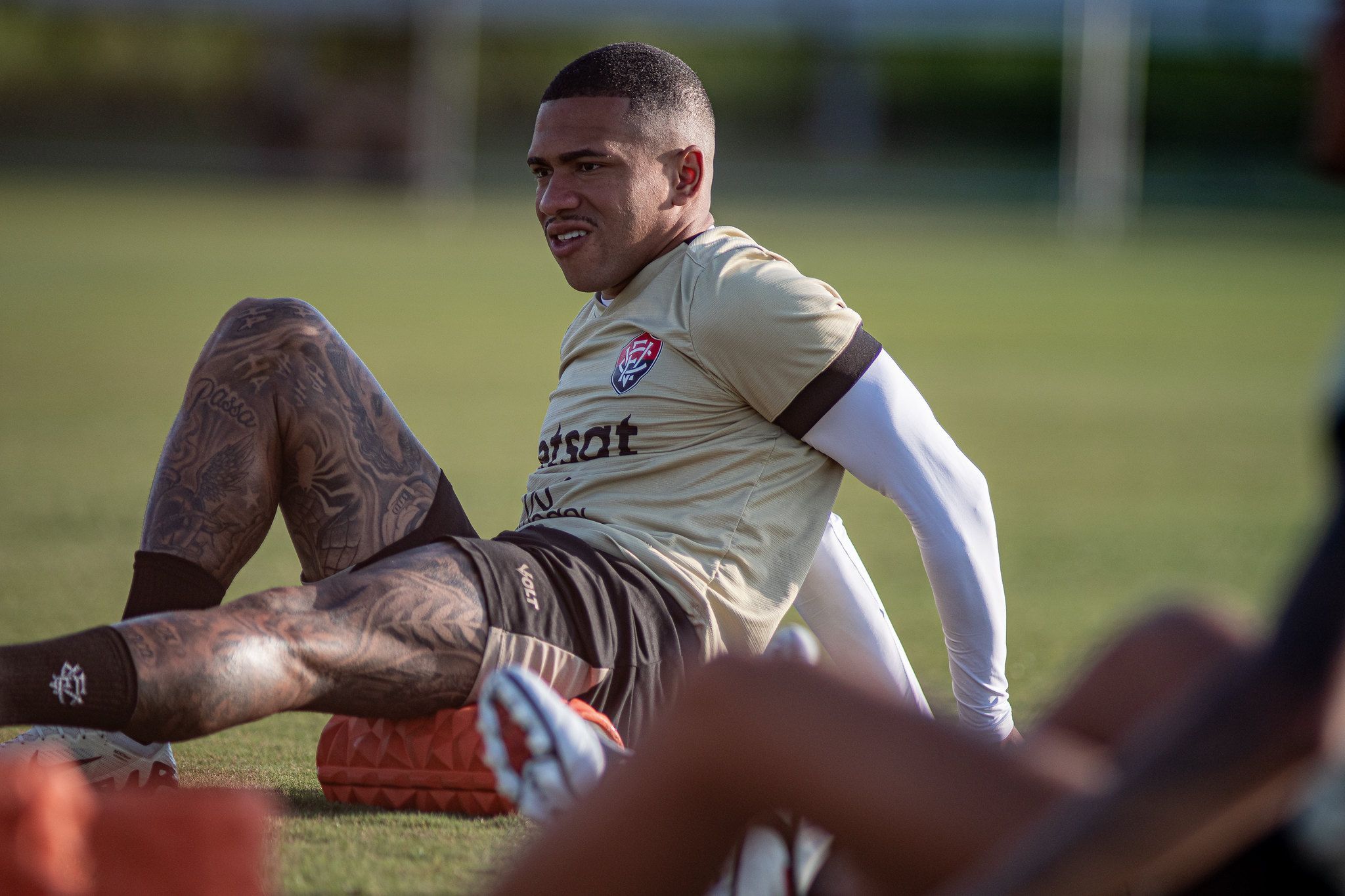 Recuperado? Lateral do Vitória revela se vai para jogo contra o Atlético
