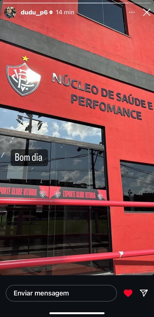 Vitória comete erro de português em CT, e torcedores reagem