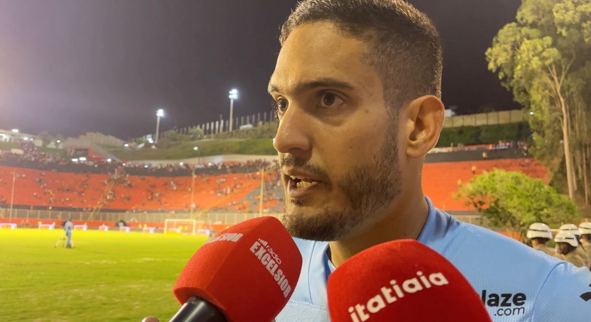 Cria do Vitória, Ronaldo faz desabafo após vaias a Lucas Arcanjo