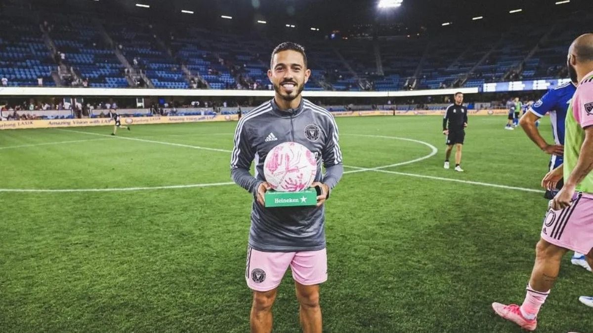 Vitória oficializa contratação de Jean Mota, ex-Santos e Inter Miami