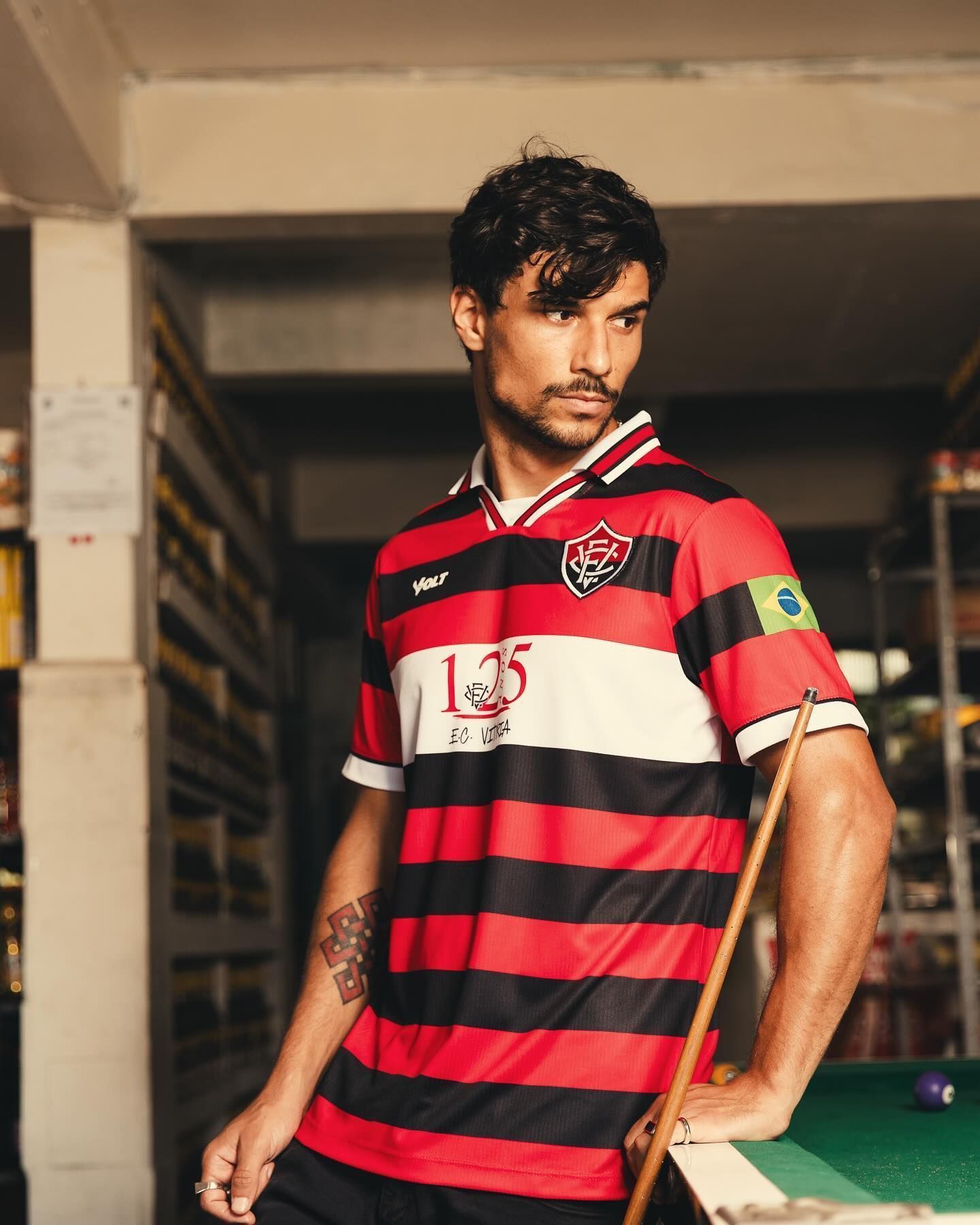 Para celebrar aniversário, Vitória lança camisa de 350 reais; veja fotos