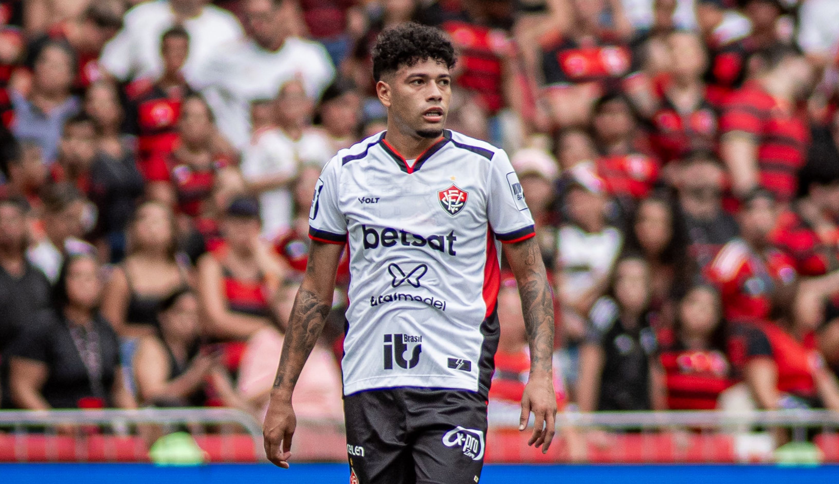 Vitória cogita incluir ex-Cruzeiro em troca por Mastriani; entenda