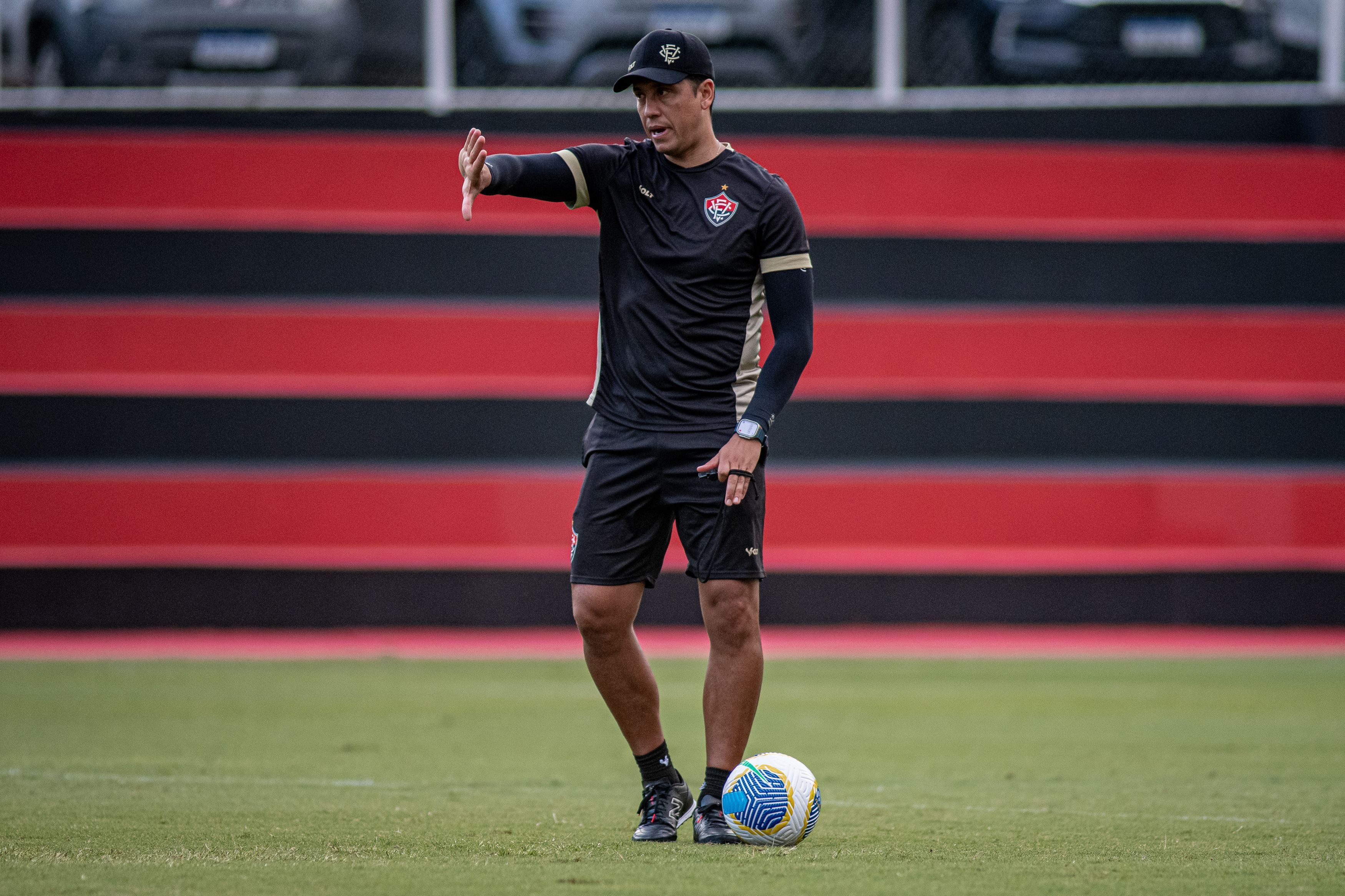 São Paulo x Vitória marcará retorno de Carpini ao Morumbis; relembre números