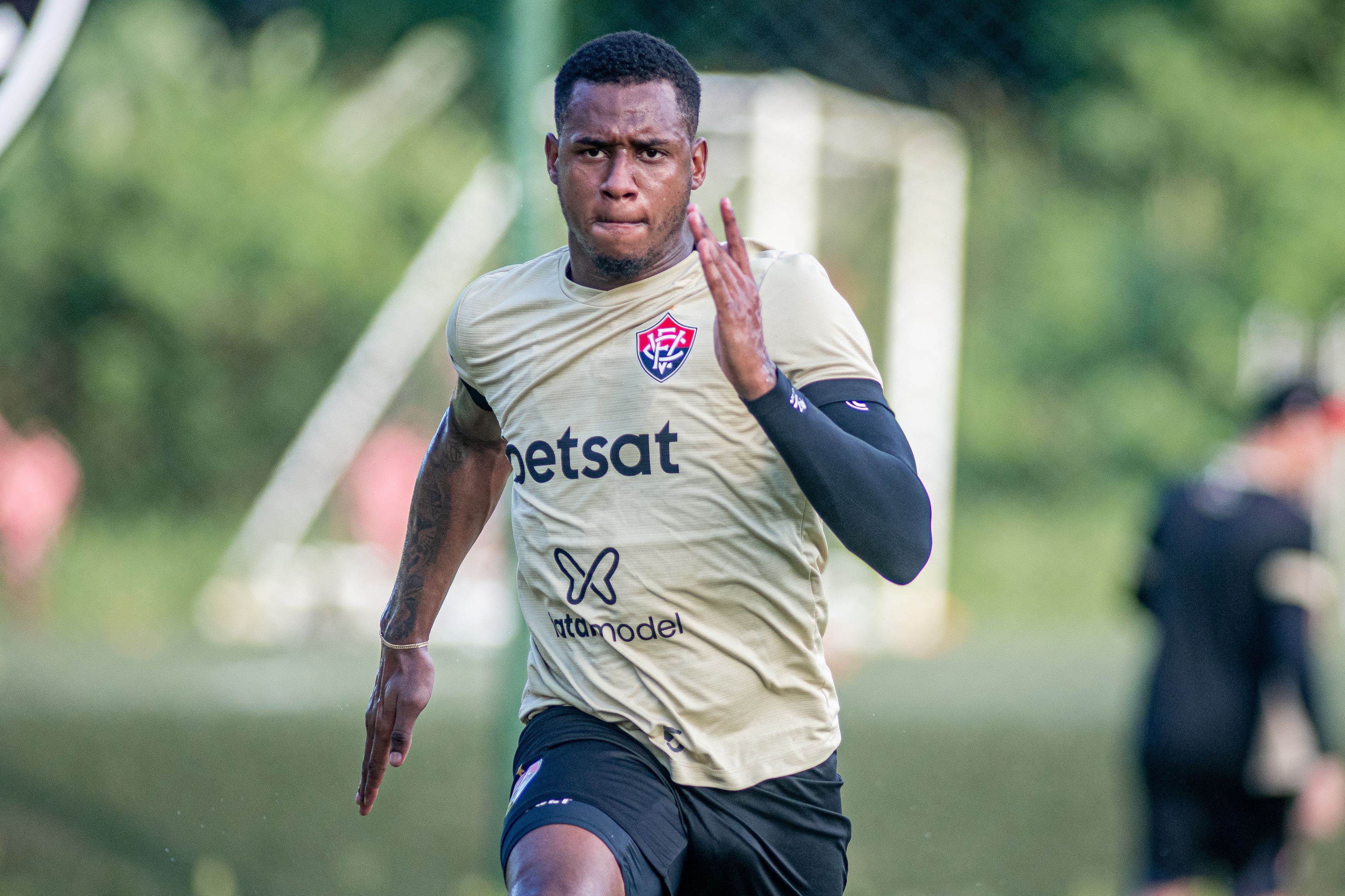 Corinthians faz proposta por Dudu, volante do Vitória