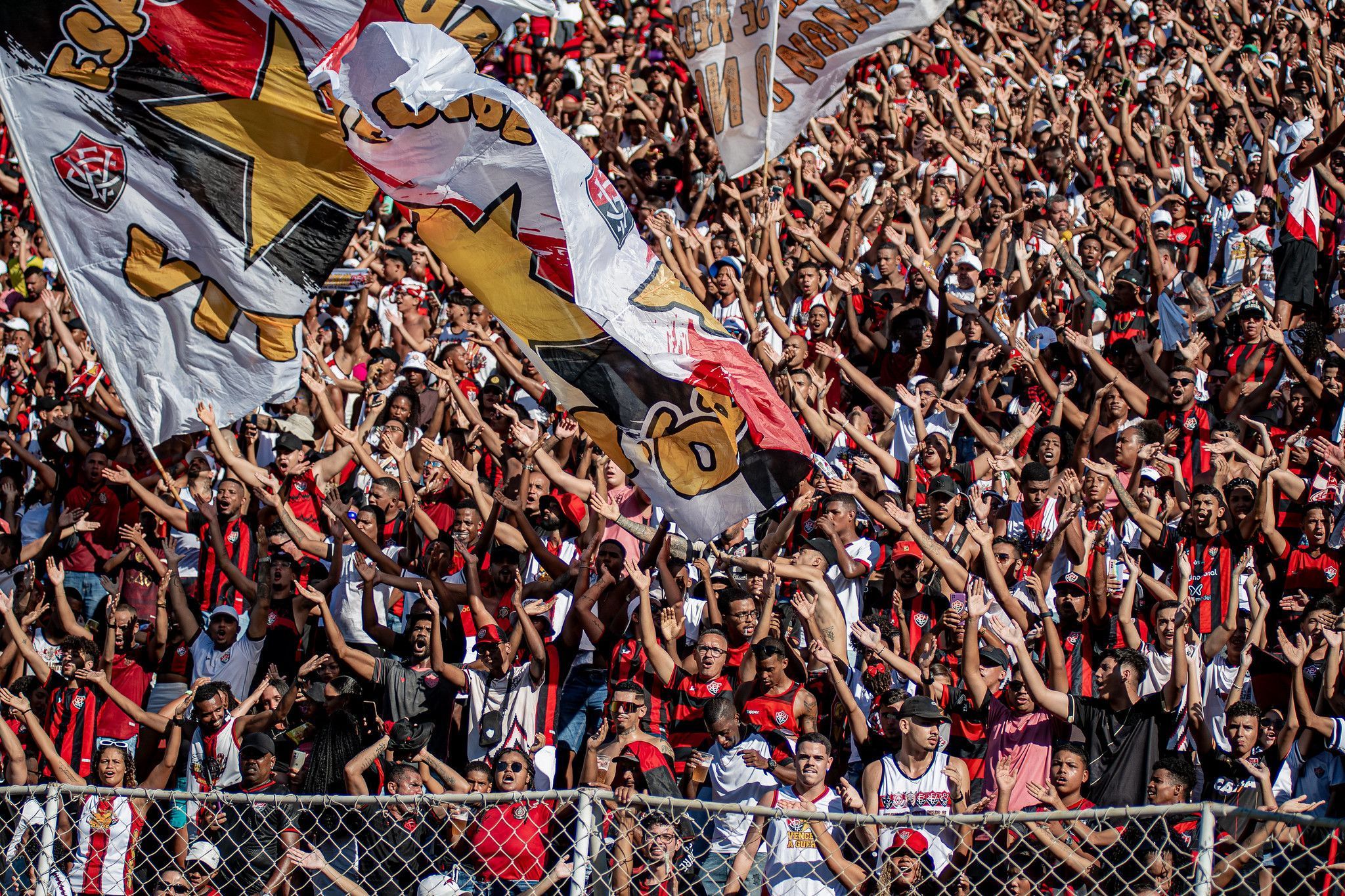 Torcida do Vitória esgota ingressos para Ba-Vi da final do Baiano