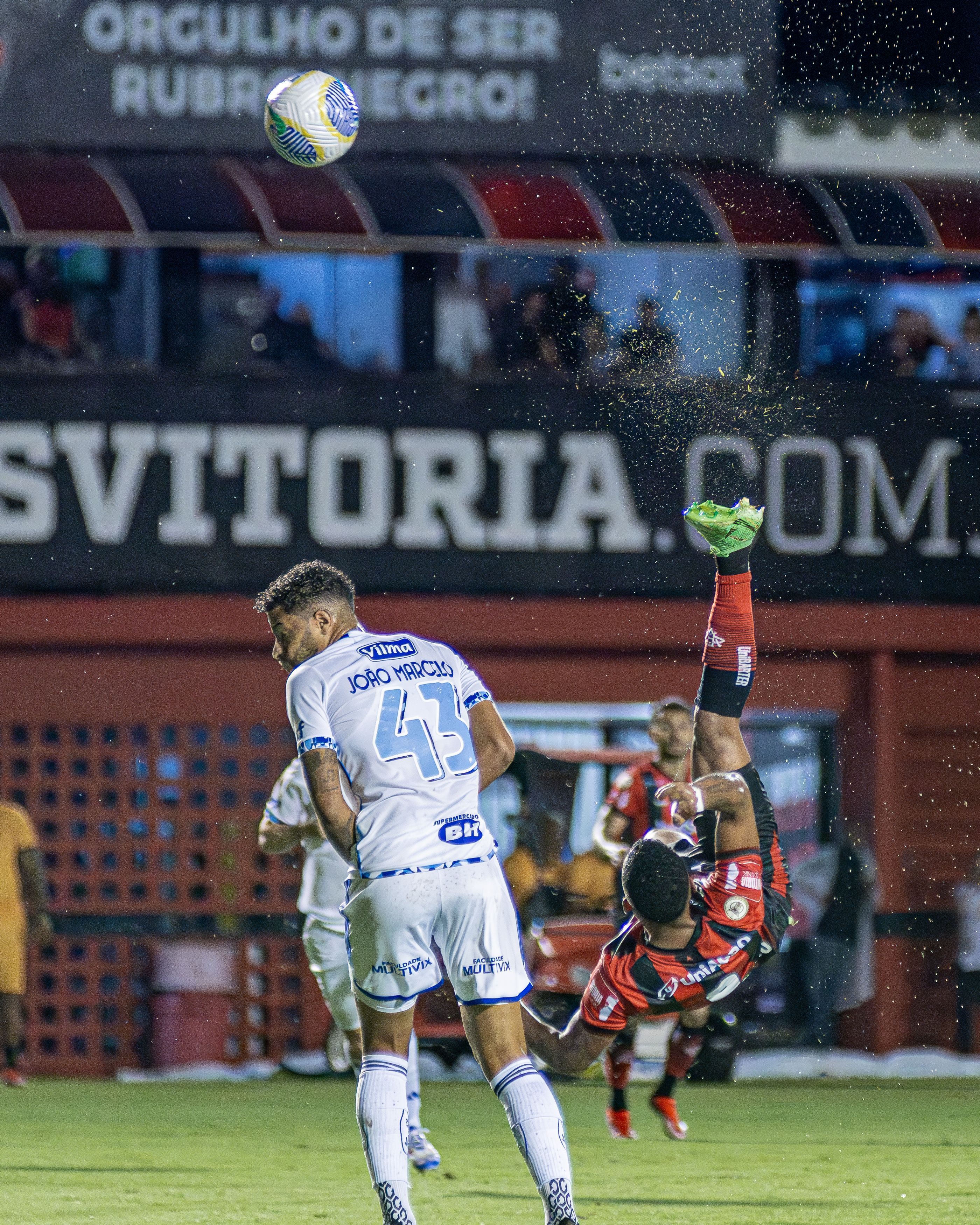 Vitória: gol de Alerrandro contra o Cruzeiro é eleito o mais bonito do Brasileiro