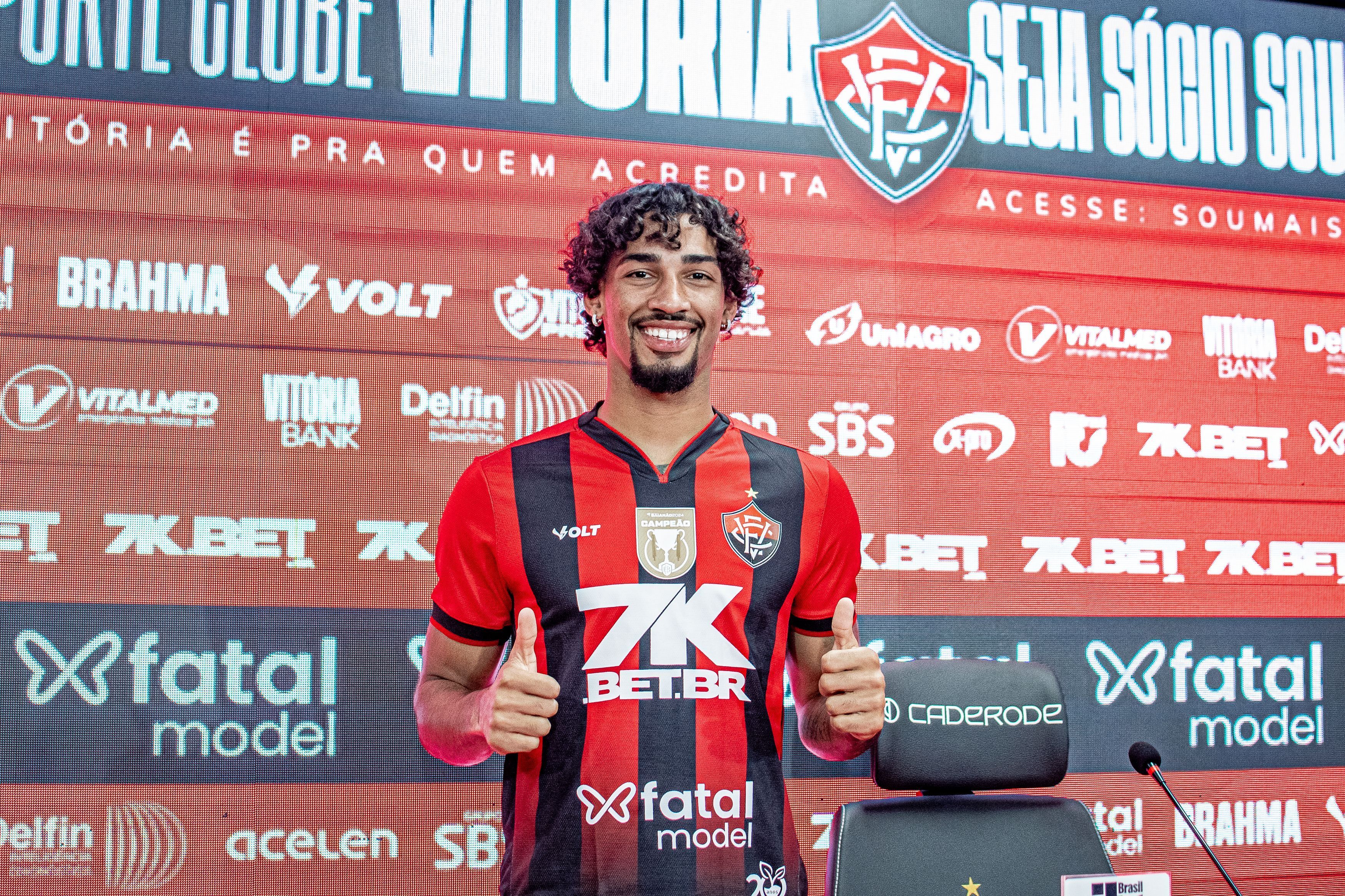 Novo reforço do Vitória revela primeira impressão sobre Thiago Carpini