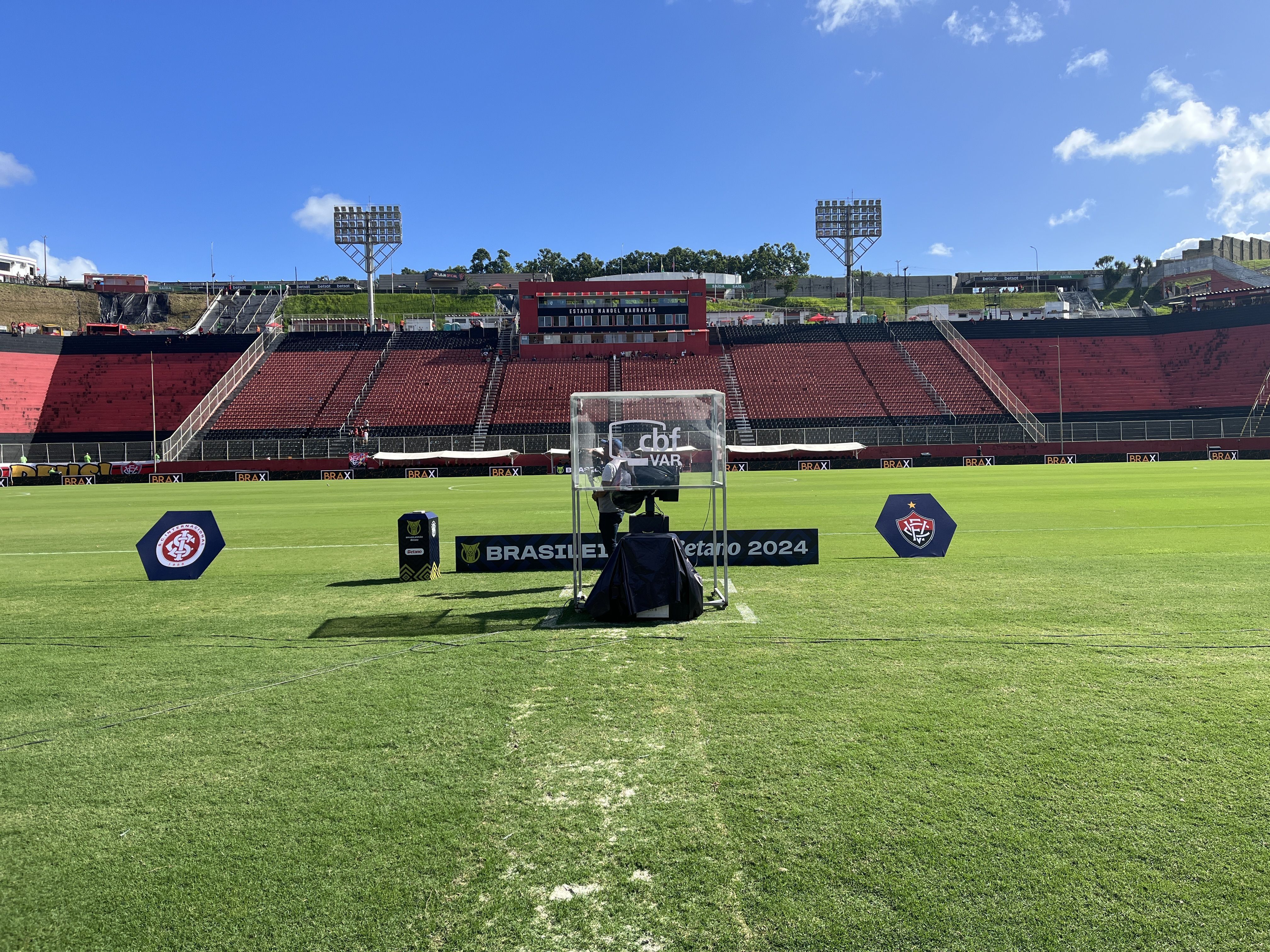 Vitória x Internacional: escalações definidas para duelo pelo Brasileirão