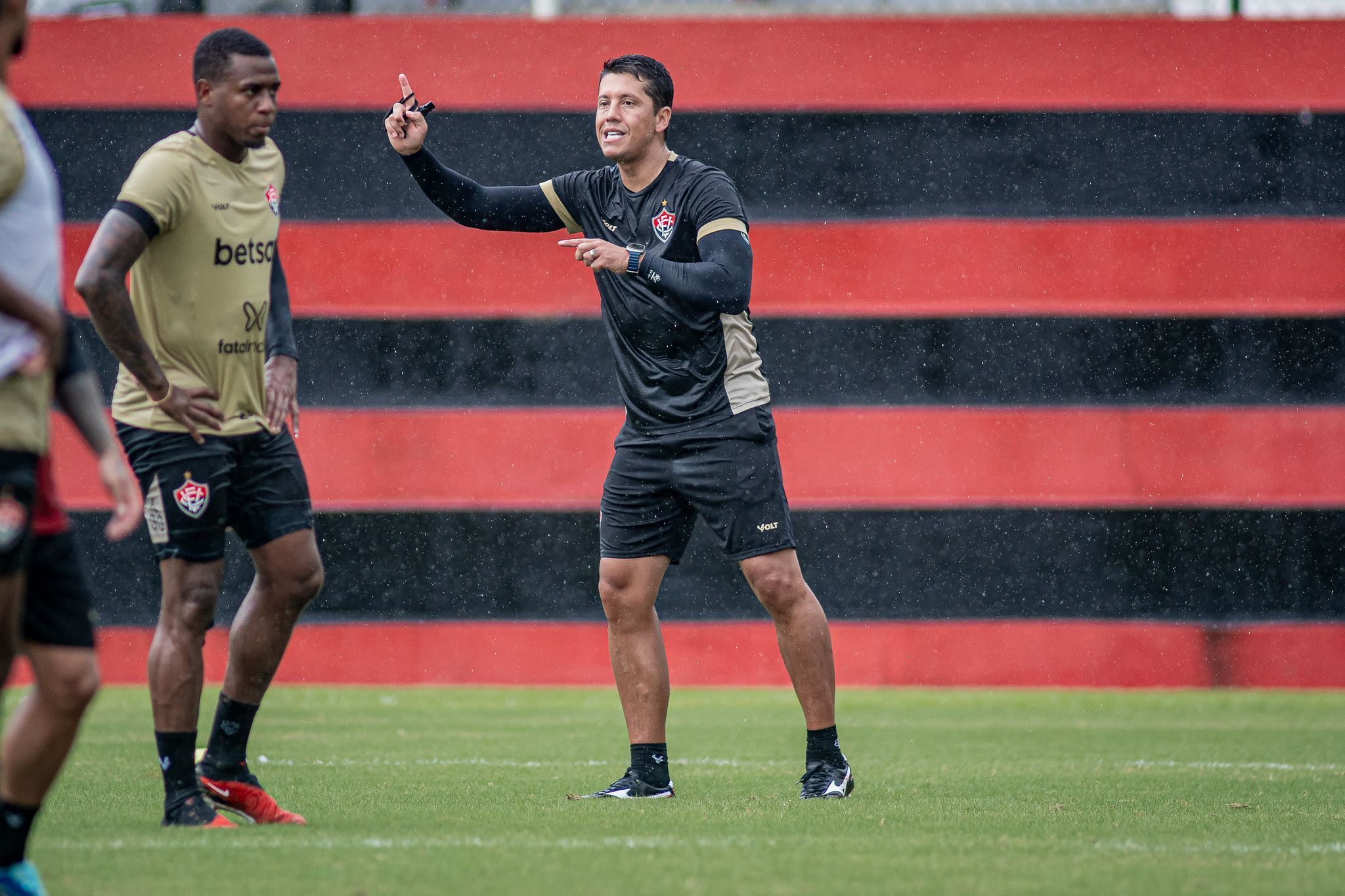 Escalação do Vitória: Carpini fará mudanças para jogo contra o Atlético-GO