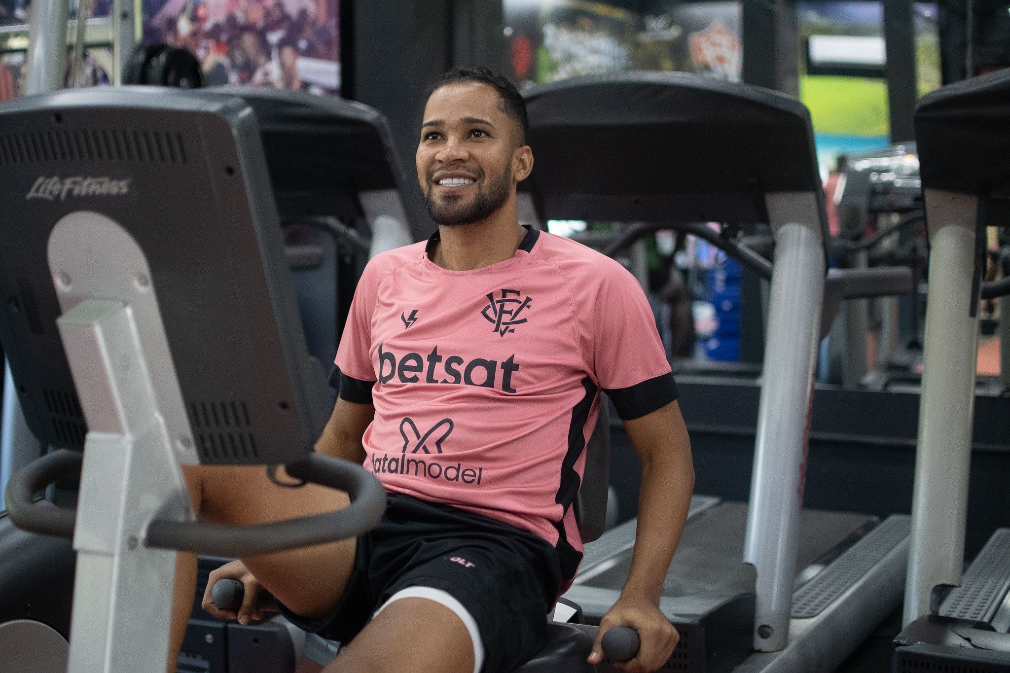 Ex-América é relacionado pelo Vitória após quase cinco meses sem jogar