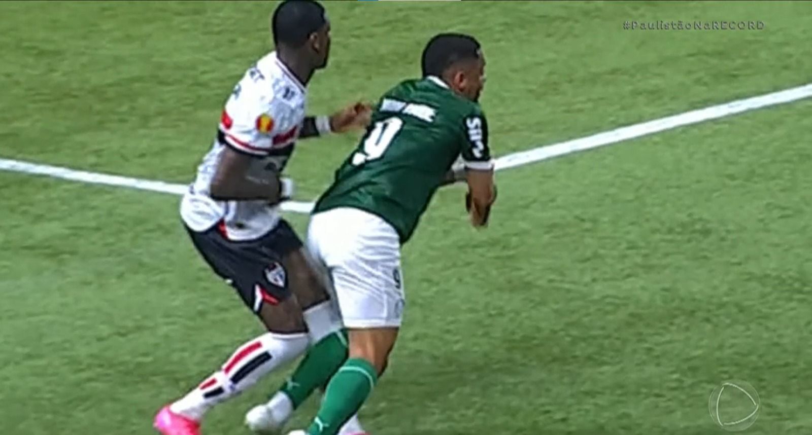 Palmeiras x São Paulo: confira análise do VAR sobre pênalti em Vitor Roque