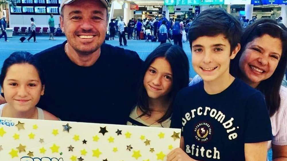 Viúva de Gugu Liberato homenageia apresentador em aniversário de morte 