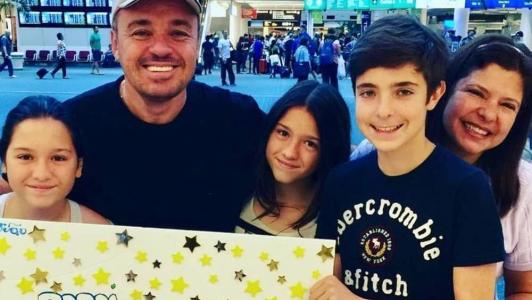 Viúva de Gugu Liberato homenageou o apresentador em seu aniversário de morte