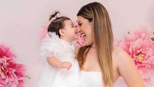 Vivian Amorim e a filha Malu, de 1 ano