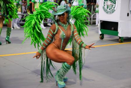VIVIANE ARAUJO DESFILE ESCOLAS DE SAMBA CARNAVAL SP 2024
