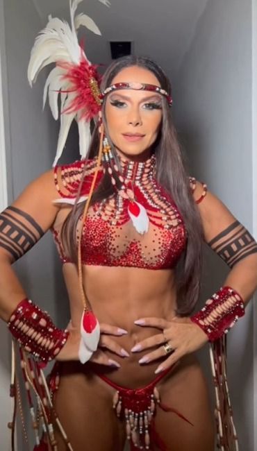 Viviane Araújo se fantasia de indígena para o Carnaval do Rio de Janeiro; veja fotos