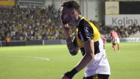 Vizeu marcou o gol da vitória catarinense