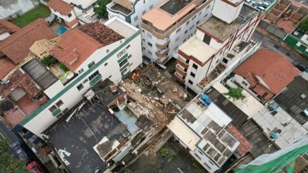 Vizinhos acionaram o Corpo de Bombeiros ao ver colapso de estrutura