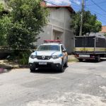 Vizinhos encontraram corpo de recém-nascido no lixo em BH enquanto varriam a rua