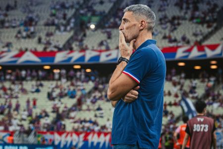 Juan Pablo Vojvoda, técnico do Fortaleza, durante jogo contra o Santos