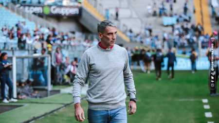 Vojvoda na Arena do Grêmio para comandar o Fortaleza na tarde deste domingo