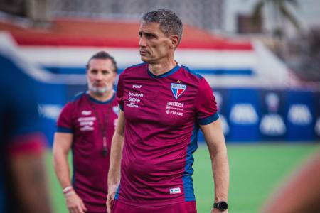 Juan Pablo Vojvoda, técnico do Fortaleza, durante treino da equipe