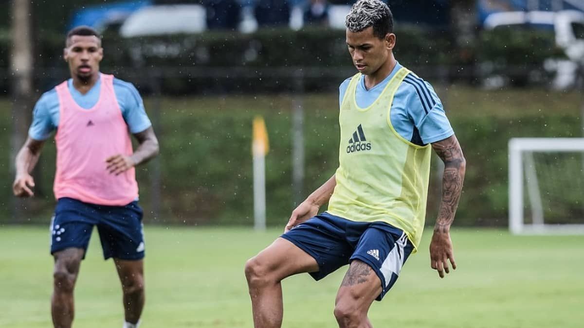 Cruzeiro: Volante Fernando Henrique sofre lesão no joelho e terá que ser operado 