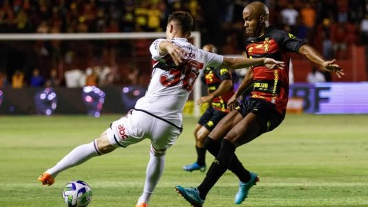 Volante Fabinho acabou expulso contra o São Paulo