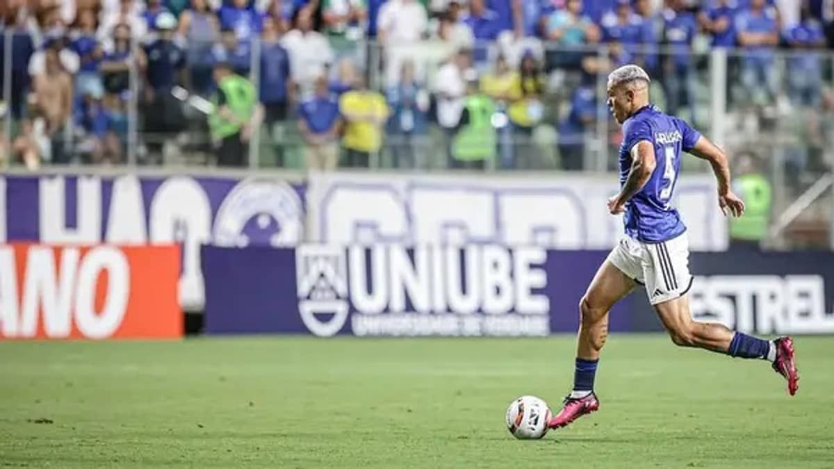 Cruzeiro: Ronaldo confirma ato de indisciplina de Wallisson, mas nega venda do jogador