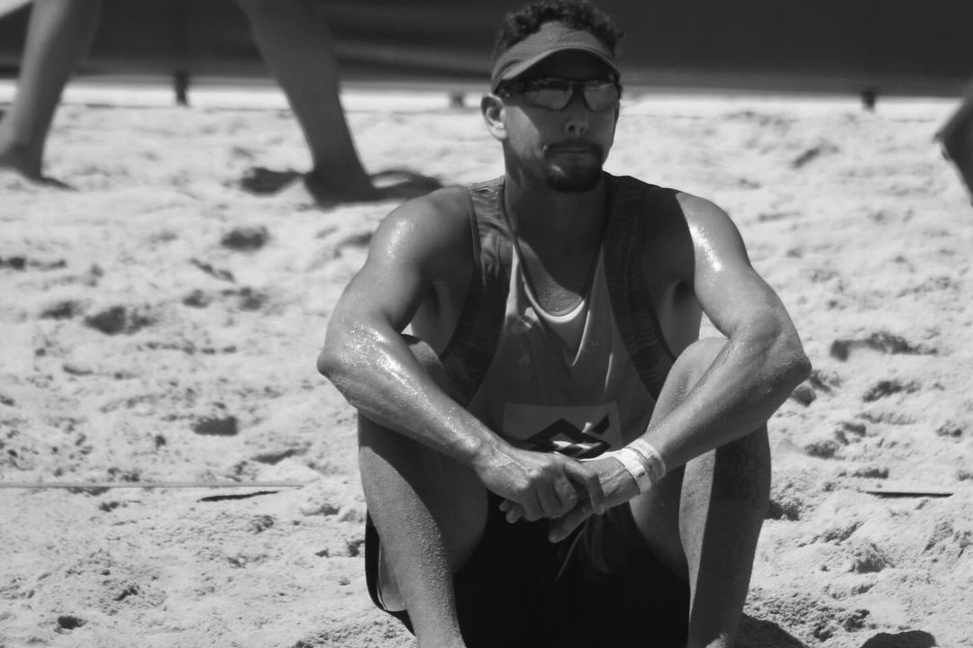 Vítima de homofobia, jogador de vôlei recebe apoio de Anitta e outras personalidades